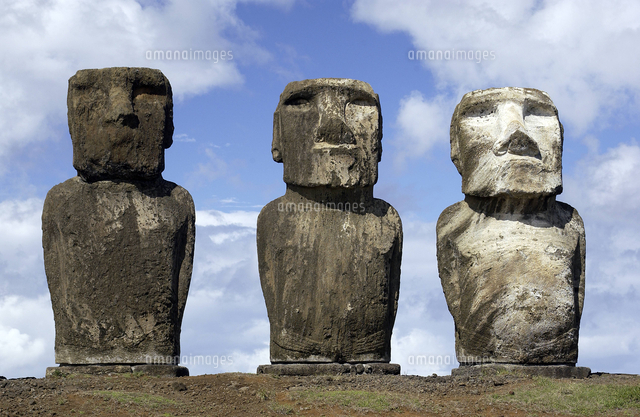 イースター島のモアイ の写真素材 イラスト素材 アマナイメージズ