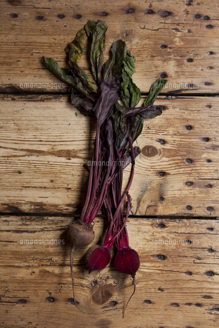Still Life Of Beetroot On Wooden Table London England United Kingdom の写真素材 イラスト素材 アマナイメージズ