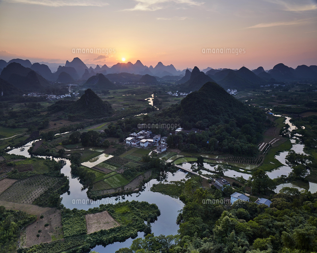 Sunset over the Li River, Cuiping mountain, Guilin, China[20080004834]の ...