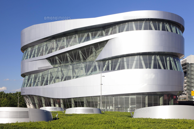 Mercedes Benz Museum Stuttgart Baden Wurttemberg の写真素材 イラスト 素材 アマナイメージズ