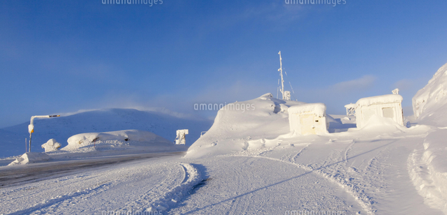 Us Canadian Border Icy Road Snow Covered Highway の写真素材 イラスト 素材 アマナイメージズ