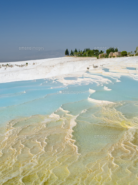 View Of Pamukkale In Aegean Turkey の写真素材 イラスト素材 アマナイメージズ