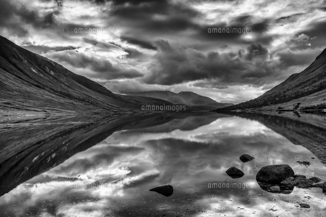 Loch Etive Reflections Highlands Scotland の写真素材 イラスト 素材 アマナイメージズ