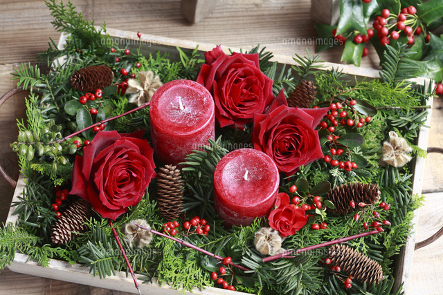 クリスマスのフラワーアレンジ の写真素材 イラスト素材 アマナイメージズ