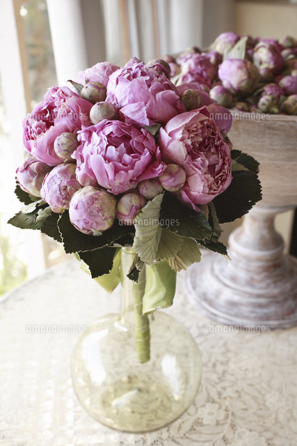 芍薬のアイスフラワー EMスタイル株式会社 ⁄ ピンク・紫芍薬 アイスフラワーブーケM