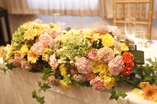 パステルカラーのウェディングフラワー の写真素材 イラスト素材 アマナイメージズ