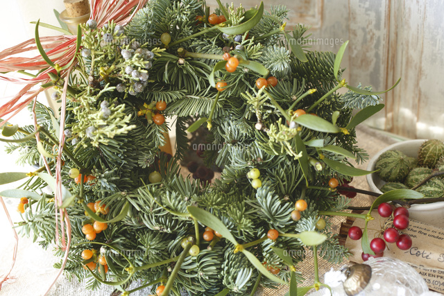 ヤドリギのリース の写真素材 イラスト素材 アマナイメージズ