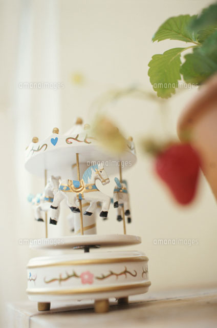 メリーゴーランドのオルゴール の写真素材 イラスト素材 アマナイメージズ