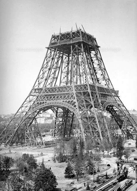 エッフェル塔の建設 パリ（1888年）[22177002856]の写真・イラスト素材