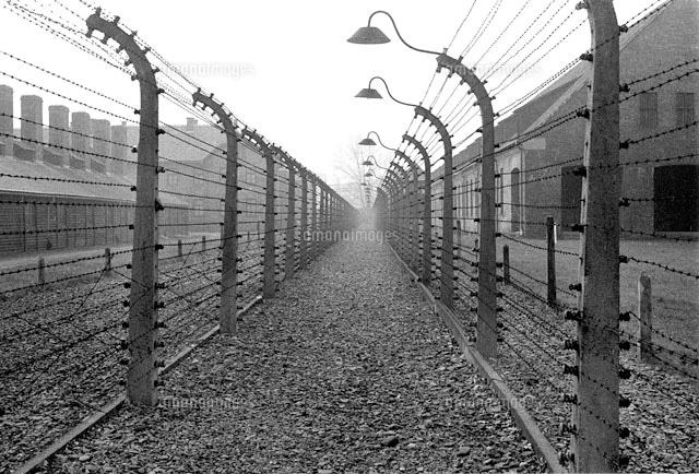 写真・資料集　アウシュビッツ強制収容所 アウシュヴィッツ 強制収容所 写真集 「Auschwitz」冊子付