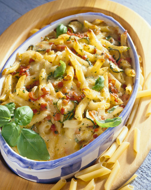Pasta bake with ham and courgettes[22199022989]の写真素材・イラスト素材｜アマナイメージズ