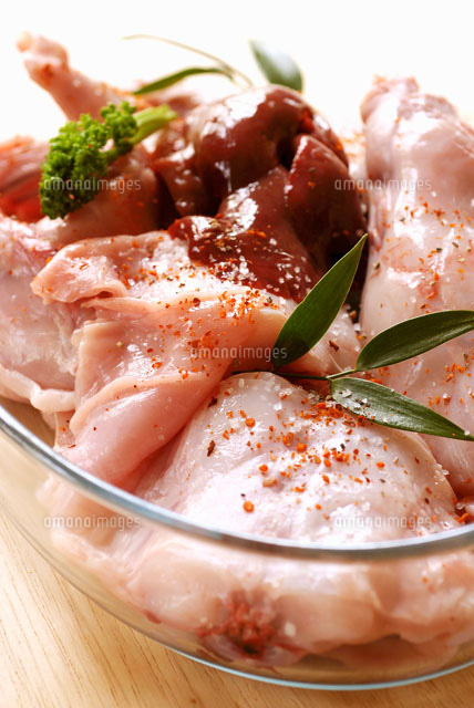 Seasoned rabbit meat in a glass bowl[22199039065]の写真素材・イラスト素材｜アマナイメージズ