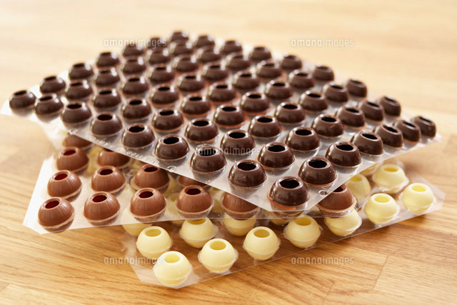 Chocolate truffle shells[22199047666]の写真素材・イラスト素材｜アマナイメージズ