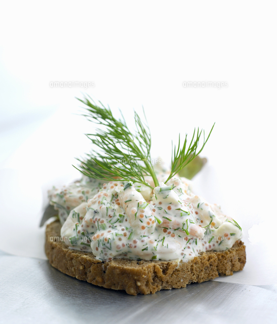 SmOerrebrOed topped with shrimp salad (Denmark)[22199077158]の写真素材・イラスト