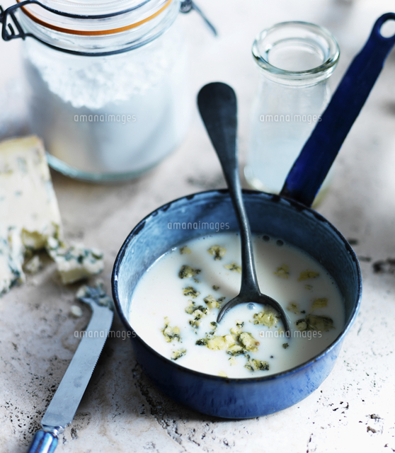 Blue cheese sauce with milk and flour in a saucepan[22199093076]の写真素材