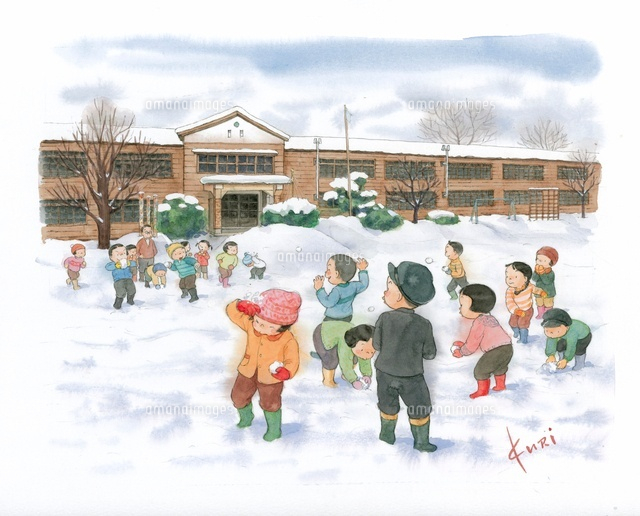 学校のグランドで雪合戦する子供達 の写真素材 イラスト素材 アマナイメージズ
