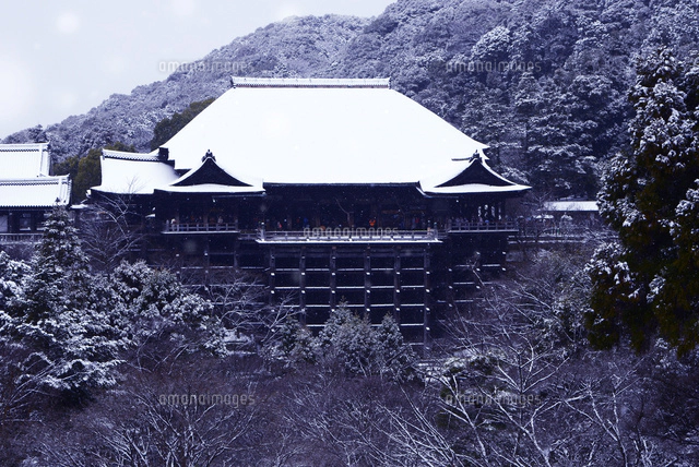 清水寺　雪景色　額入り 雪の清水寺[26121009821]の写真・イラスト素材｜アマナイメージズ