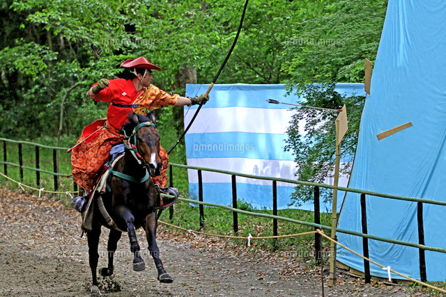 流鏑馬神事 22456001799 の写真素材 イラスト素材 アマナイメージズ