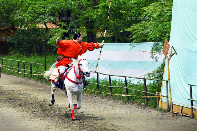京都府 京都市 葵祭 流鏑馬 下鴨神社 の写真素材 イラスト素材 アマナイメージズ