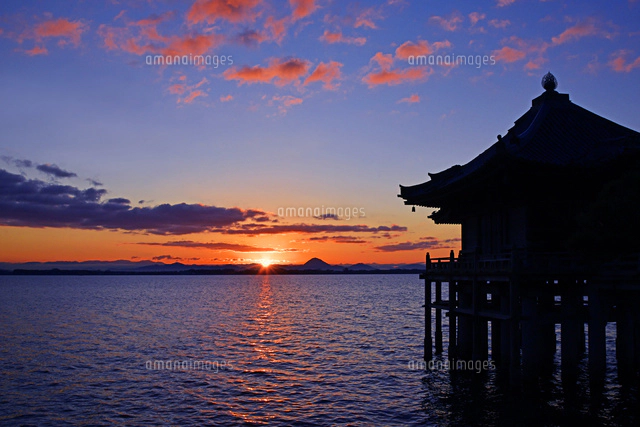 滋賀県 大津市 朝焼けの近江富士 朝日[22456006381]の写真・イラスト
