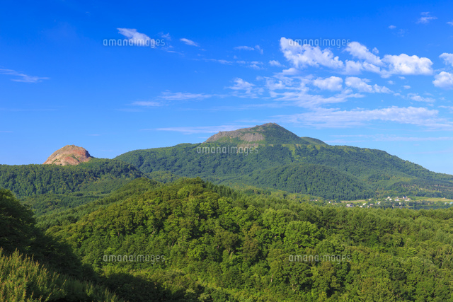 有珠山と昭和新山 22502009978 の写真素材 イラスト素材 アマナイメージズ