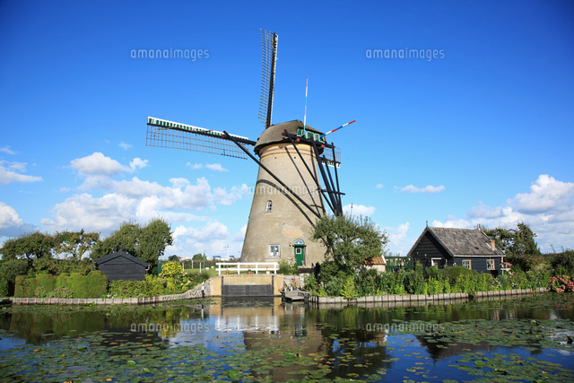 オランダの風車 キンデルダイク の写真素材 イラスト素材 アマナイメージズ