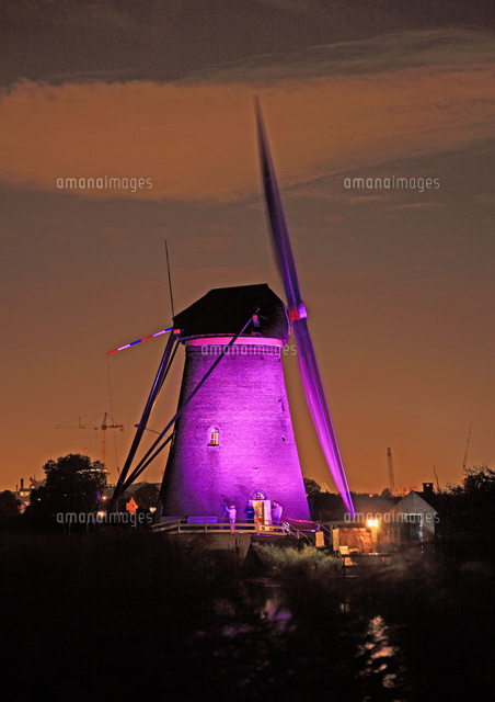 オランダの風車 キンデルダイク の写真素材 イラスト素材 アマナイメージズ オランダの風車 キンデルダイク の写真素材 イラスト素材 アマナイメージズ