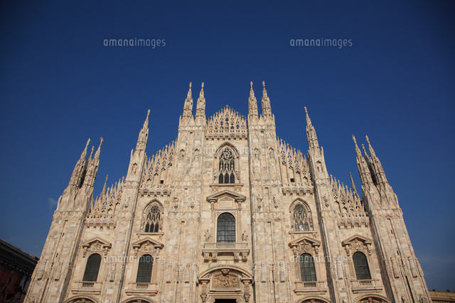 イタリア ミラノの大聖堂ドゥオーモ の写真素材 イラスト素材 アマナイメージズ