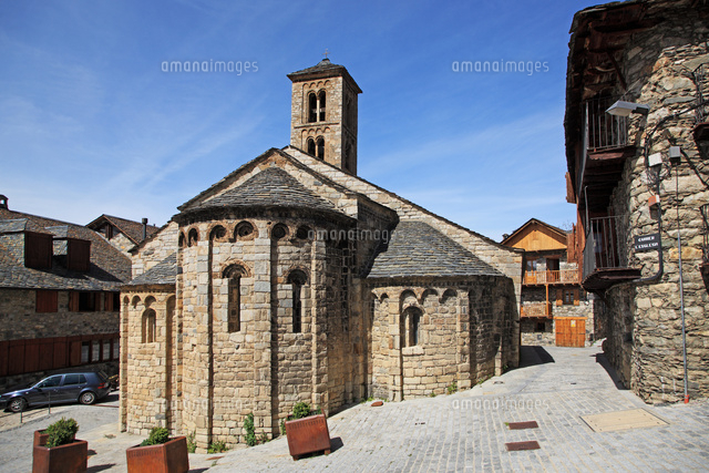 スペイン ボイ渓谷のカタルーニャ風ロマネスク様式教会群 サンタ マリア教会 の写真素材 イラスト素材 アマナイメージズ