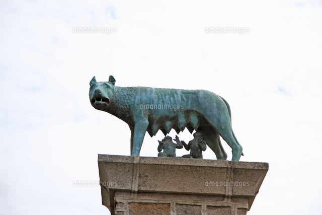 スペイン メリダのローマの始祖ロムルスとレムスを育てた狼像 の写真素材 イラスト素材 アマナイメージズ