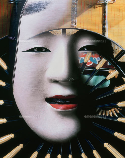 能面と御所車 の写真素材 イラスト素材 アマナイメージズ