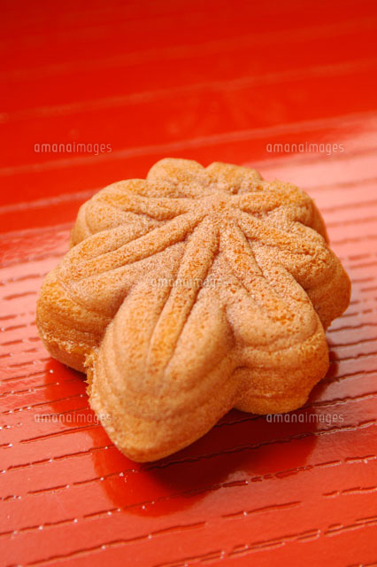 もみじ饅頭 の写真素材 イラスト素材 アマナイメージズ