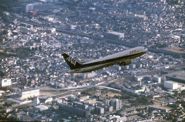 大阪伊丹空港上空の全日空機 1995年1月17日 の写真素材 イラスト素材 アマナイメージズ