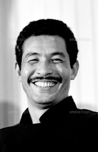 ファッションデザイナー 三宅一生 19年 の写真素材 イラスト素材 アマナイメージズ