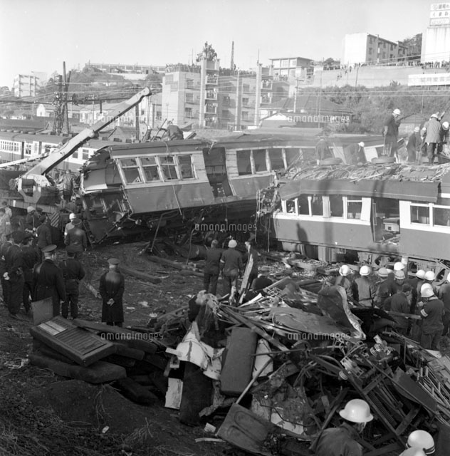 鶴見事故 東海道本線鶴見駅 新子安駅間の滝坂不動踏切付近で発生 22973001279 の写真素材 イラスト素材 アマナイメージズ