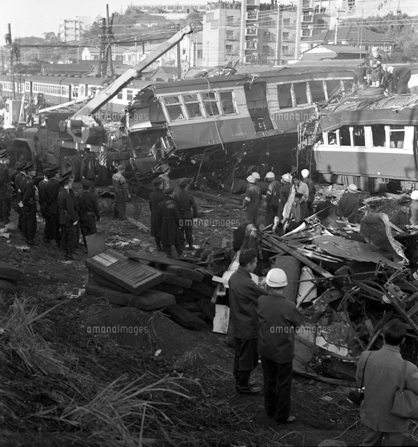 鶴見事故 東海道本線鶴見駅 新子安駅間の滝坂不動踏切付近で発生 22973001282 の写真素材 イラスト素材 アマナイメージズ