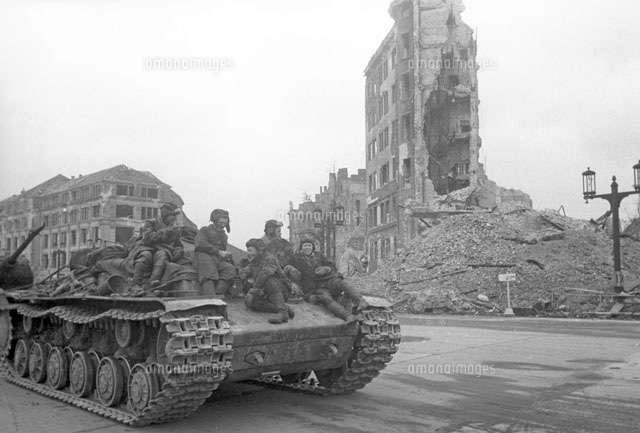 第二次世界大戦 ベルリン陥落  写真集「Berlin 1945」 ベルリンの戦い - Wikiwand