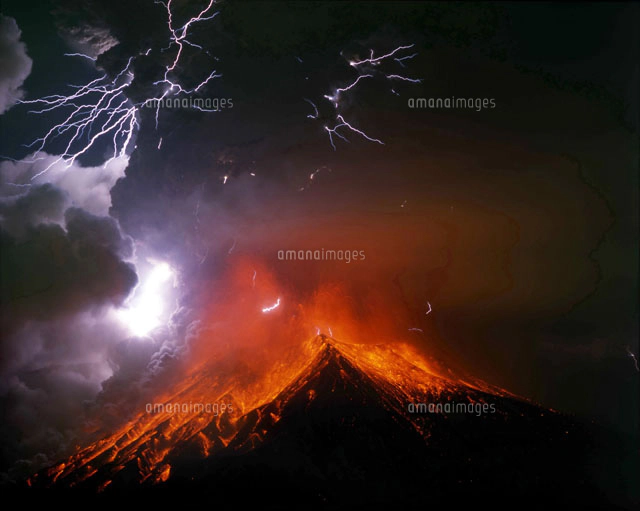 桜島昭和火口の爆発的噴火 の写真素材 イラスト素材 アマナイメージズ