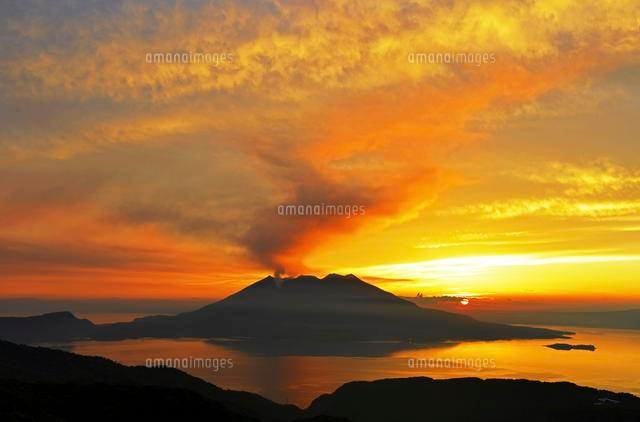 古い油彩画、風景、桜島夕景 蔵出し品 古い油彩画、風景、桜島夕景