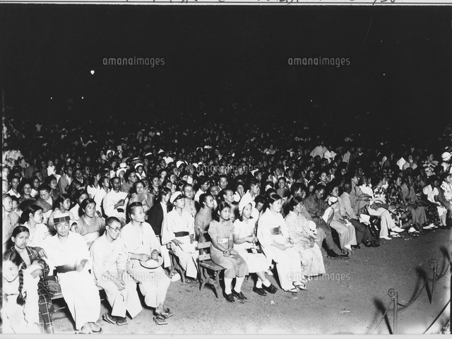 新人映画劇の夕べ 群集 日比谷公園 の写真素材 イラスト素材 アマナイメージズ