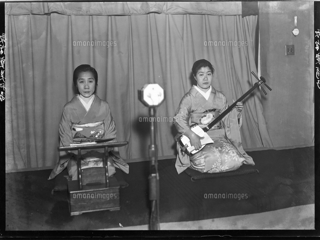 歌沢 三味線 歌沢寅清子 右 唄 歌沢寅美和寿 23007006372 の写真素材 イラスト素材 アマナイメージズ