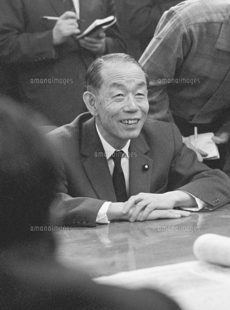 福田赳夫さん　サイン　昭和　レア　政治家 Yahoo!オークション -「福田赳夫」の落札相場・落札価格