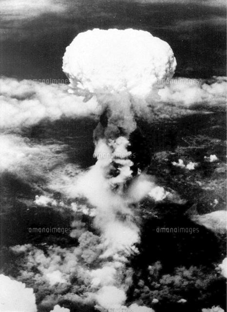 長崎に投下された原爆のきのこ雲 １９４５年８月９日 の写真素材 イラスト素材 アマナイメージズ