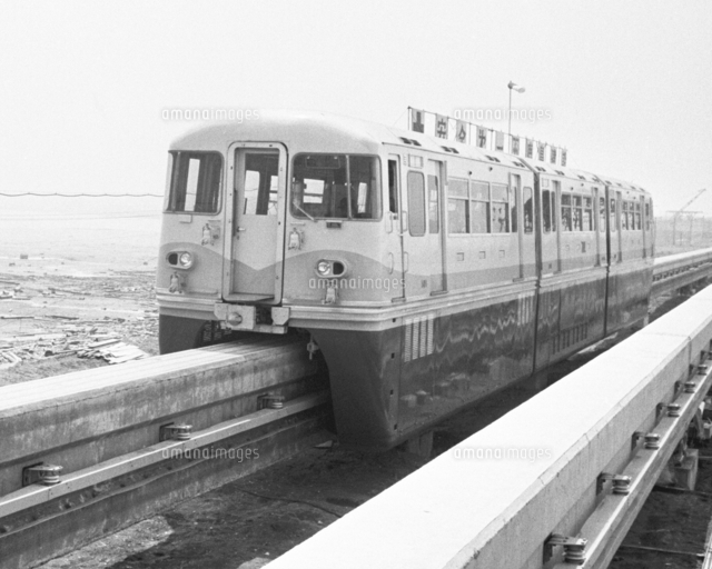 試運転する羽田 浜松町間のモノレール 東京都大田区の京浜３区車庫 の写真素材 イラスト素材 アマナイメージズ