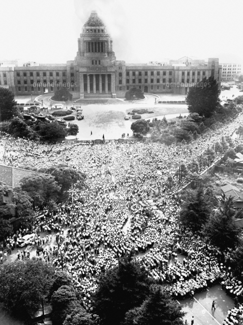 33万人が国会包囲 安保抗議のデモ隊[23023004786]の写真・イラスト
