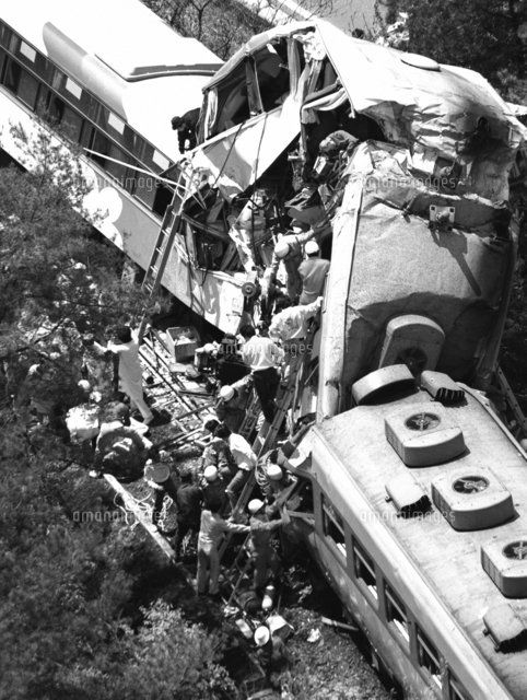 信楽高原鉄道事故 陶芸祭、にぎわい一転 画像サイズ：1989×2646