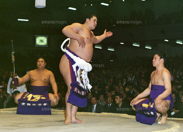 大横綱照國生写真 土俵入りをする横綱大鵬＝蔵前国技館 画像サイズ：2894×2090ピクセル