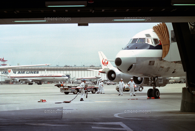 20日に開港した成田空港、1番機が出発、成田空港ハンガー 画像