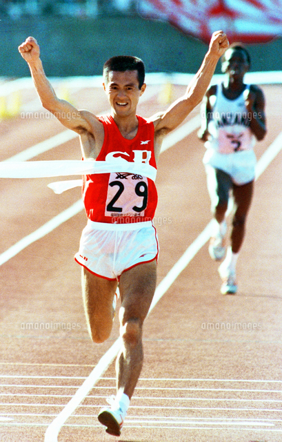 瀬古利彦 1983年東京国際マラソン 写真画 福岡国際マラソン、瀬古利彦選手が3年ぶり4度目の優勝＝福岡市