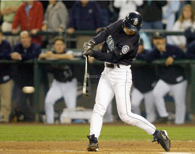 イチローが258安打 新記録で手振るイチロー 画像サイズ：1227×2001